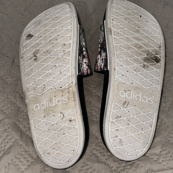 #54 Adidas  Adilette  Slides  size 7 - Picture 7 of 7